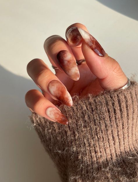 Diseños de uñas 2025: Mocha Mousse 7 2b7b8e4d2a4fbb9c82f28561b005721b