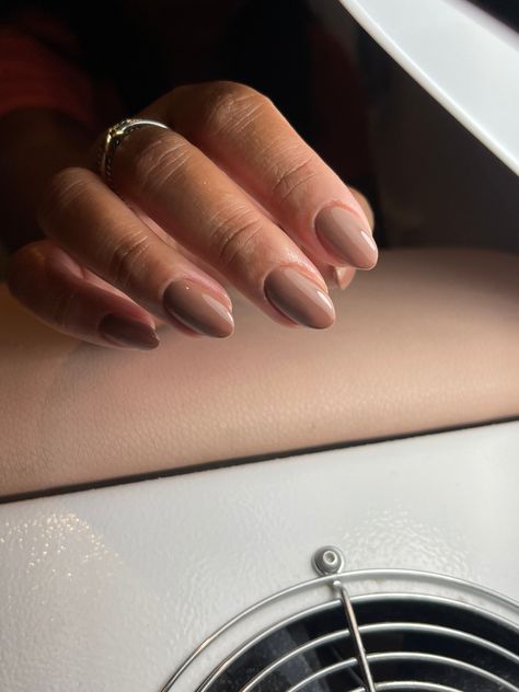 Diseños de uñas 2025: Mocha Mousse 10 3ce6e4db5c1b255818ad717a00c82ece