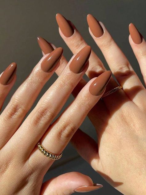 Diseños de uñas 2025: Mocha Mousse 11 6a7269836eac26eaecb79356d24786a0