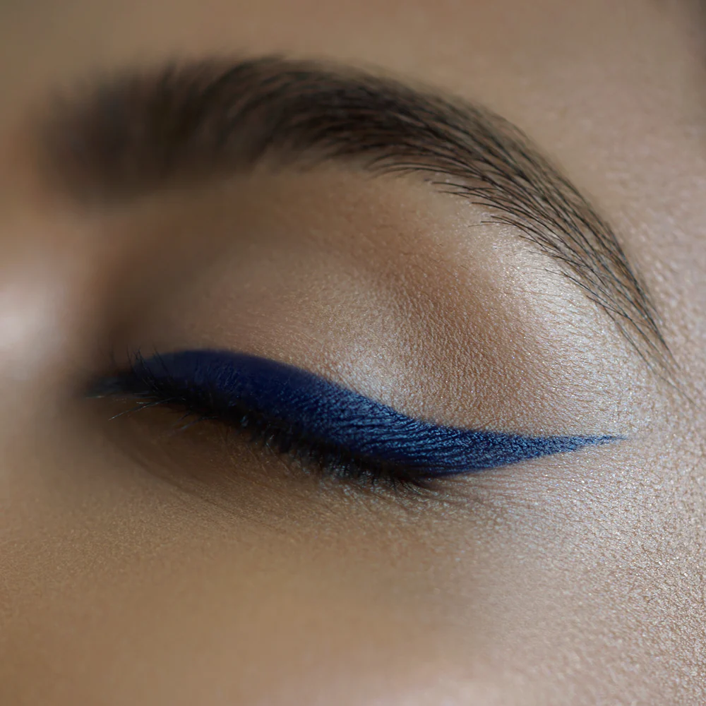 El maquillaje al estilo de los 2000 está de regreso 10 Dusk wing liner macro 1 web res 2000px 2