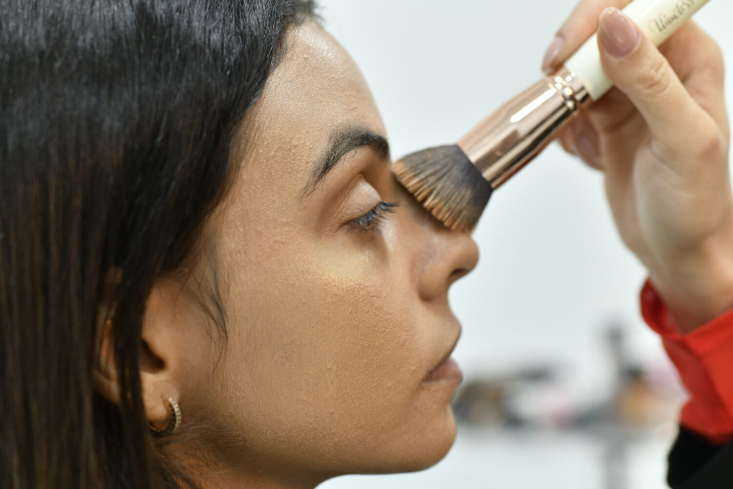 Maquillaje Glam: El look perfecto para deslumbrar en las fiestas navideñas 6 JCP3222