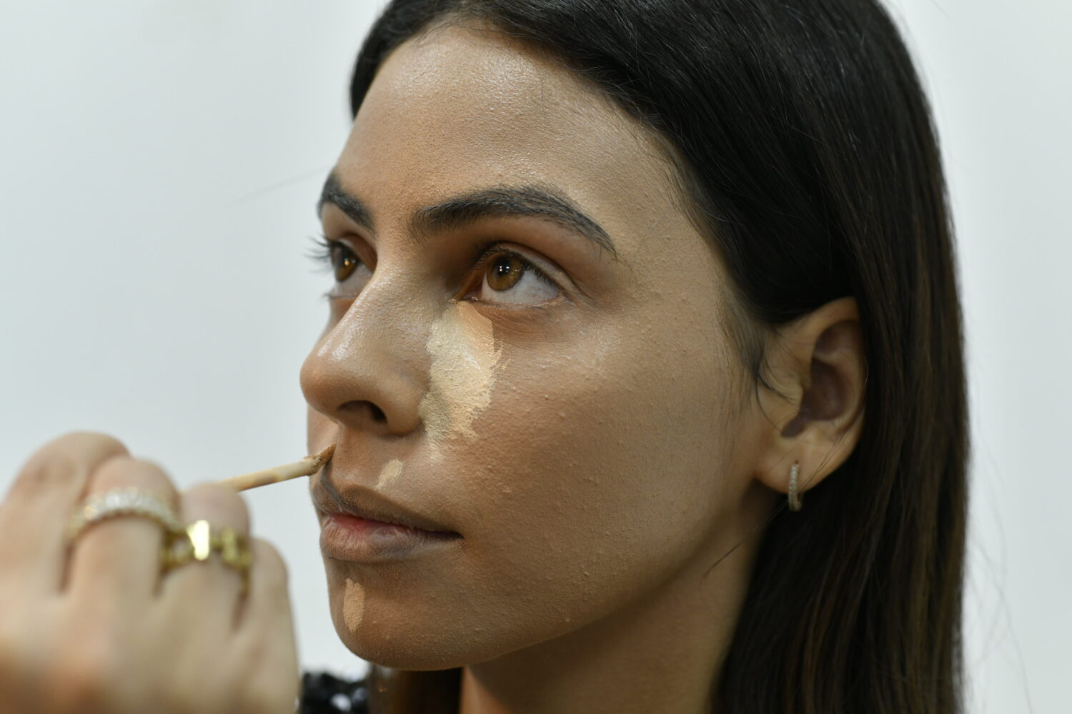 Maquillaje Glam: El look perfecto para deslumbrar en las fiestas navideñas 5 JCP3232