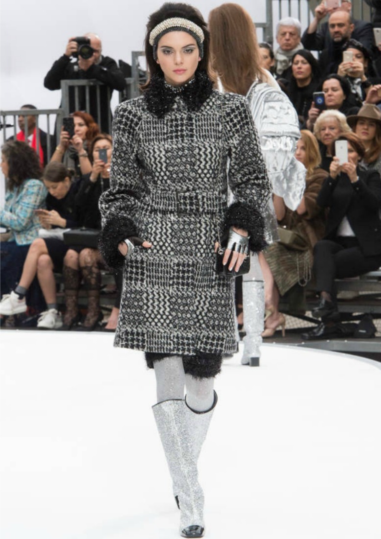 El traje Tweed de falda y chaqueta una prenda que empodera a la mujer 3 62
