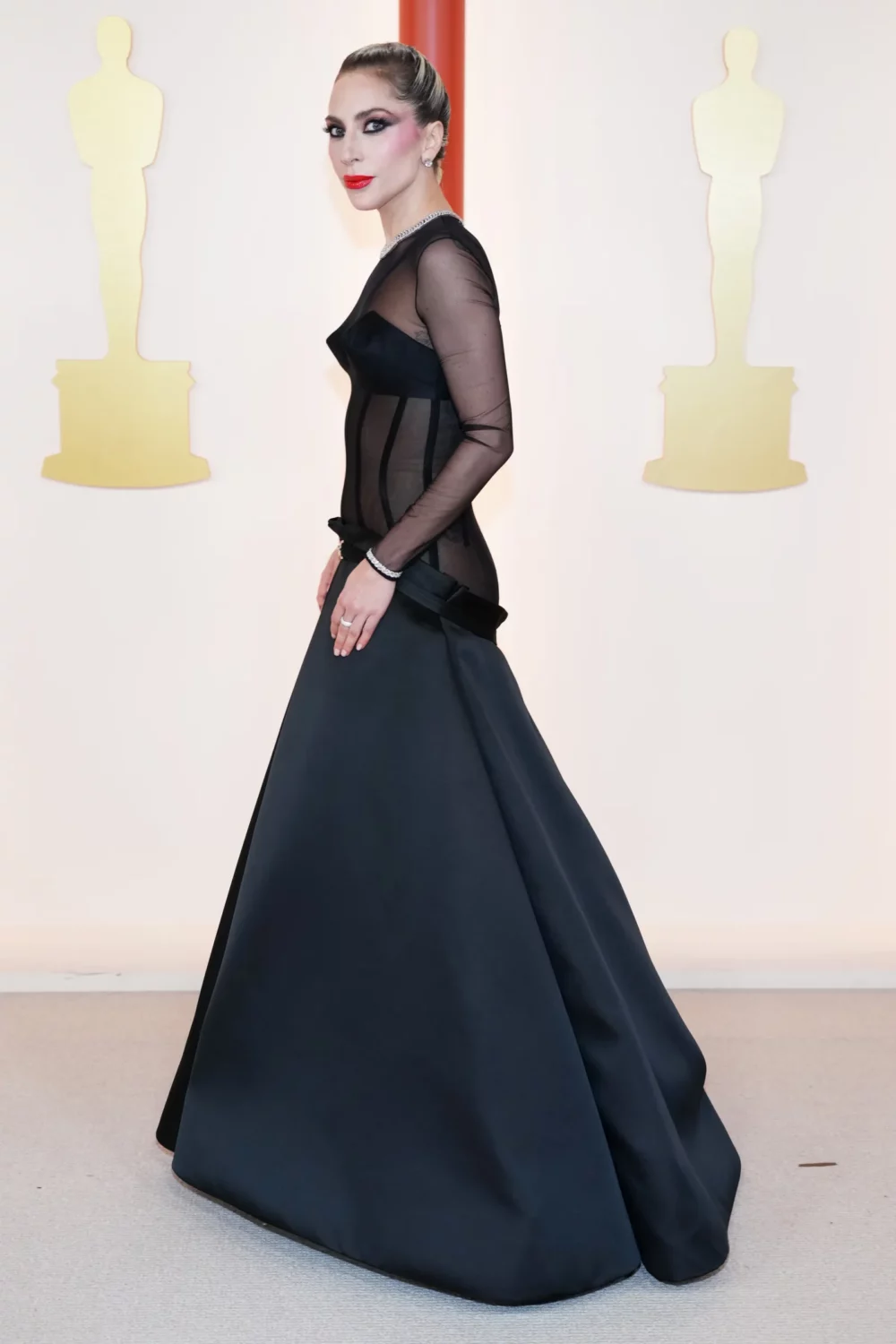 Los vestidos Versace que han marcando tendencia en el mundo de la moda 20 GettyImages 1473072768