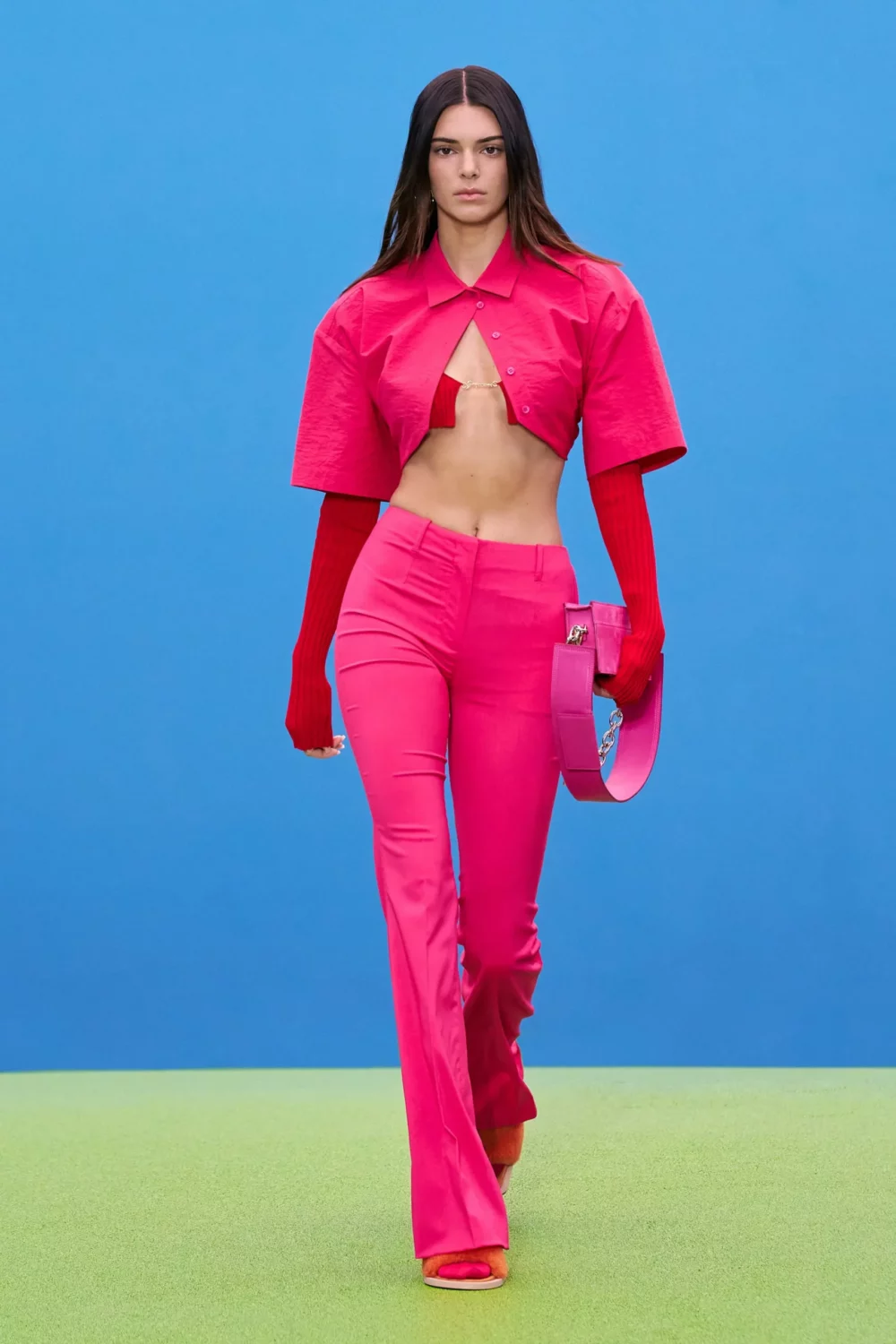 La moda asimétrica: una declaración de originalidad en 2025 4 Jacquemus