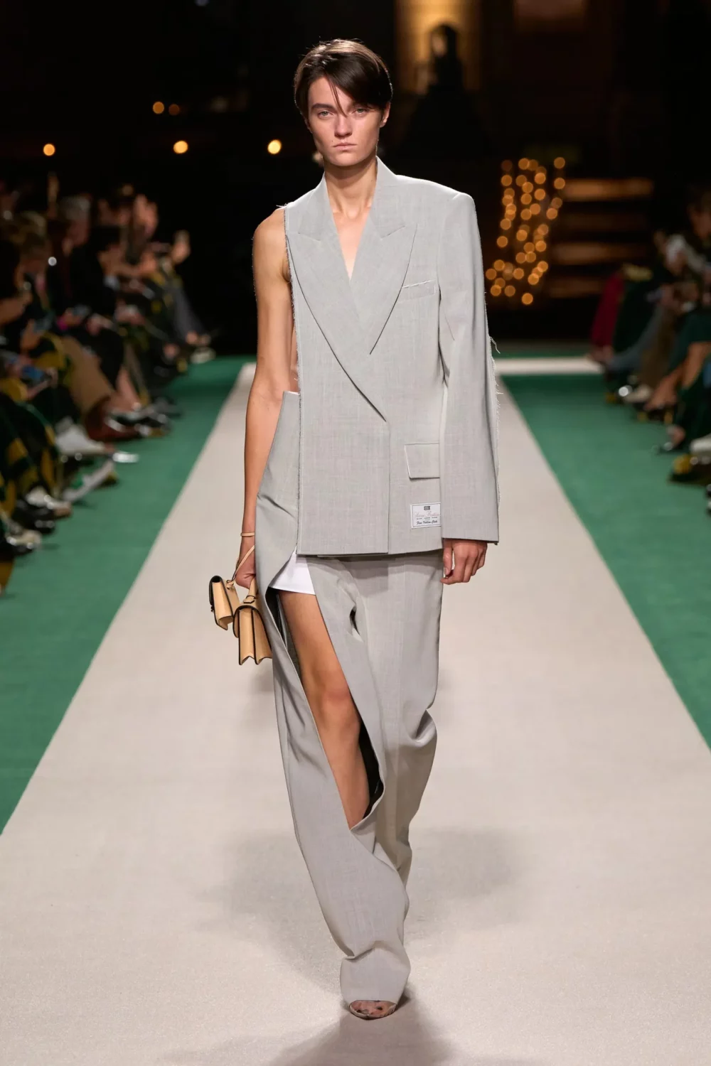 Pantalones incompletos: La nueva tendencia disruptiva que redefine la moda 3 pantalones incompletos