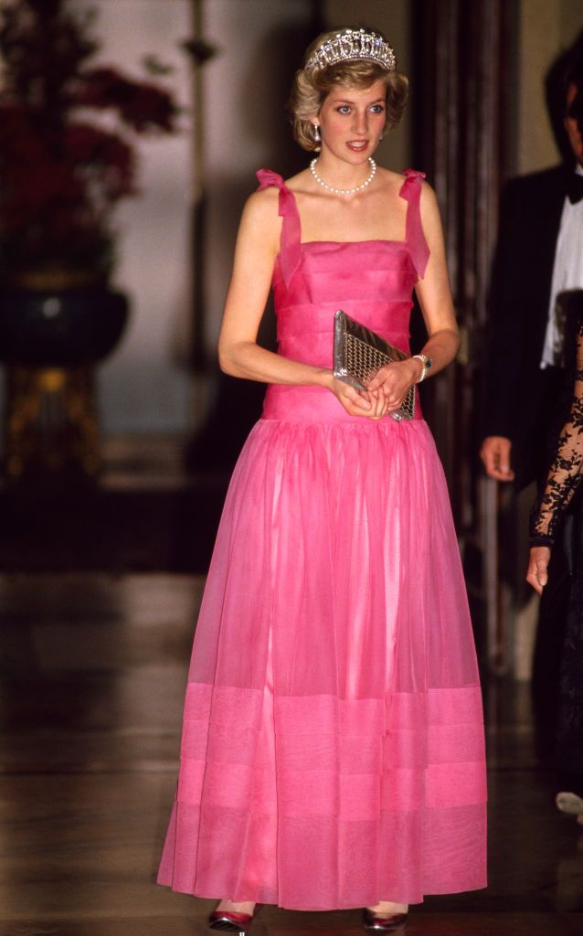 Glamour y volumen en este 2025: vuelven las faldas Bubble 11 diana princess of wales arrives at the la scala opera house news photo 1623663707