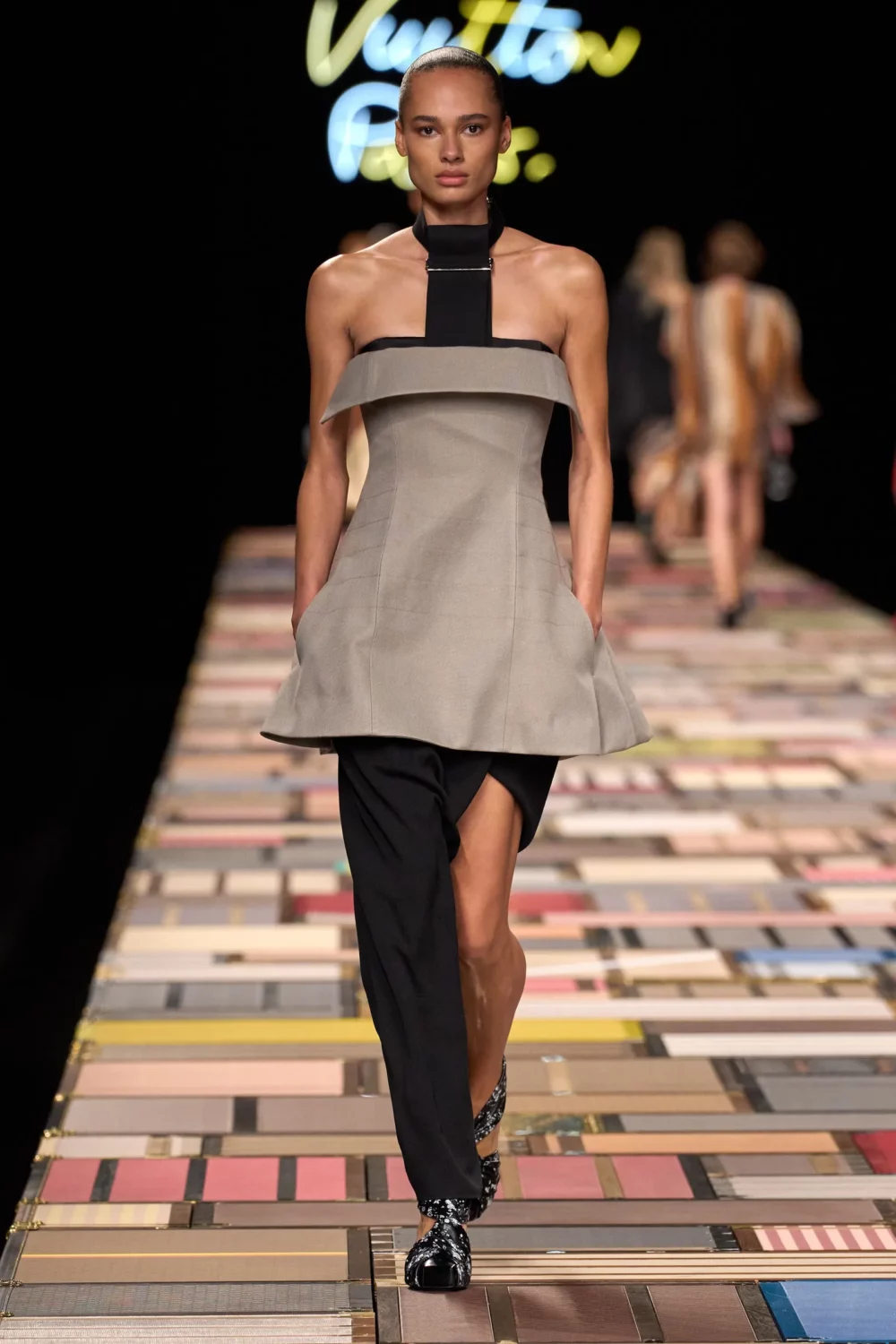 Pantalones incompletos: La nueva tendencia disruptiva que redefine la moda 6 louis vuitton primavera verano 2025.jpg