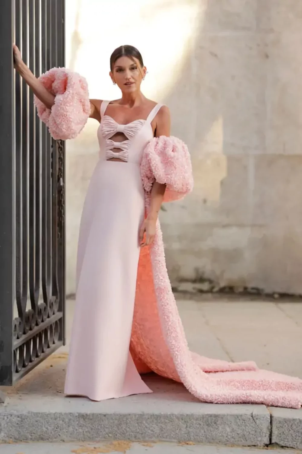 Glamour y volumen en este 2025: vuelven las faldas Bubble 6 vestidos rosas para invitada manga globo.jpg