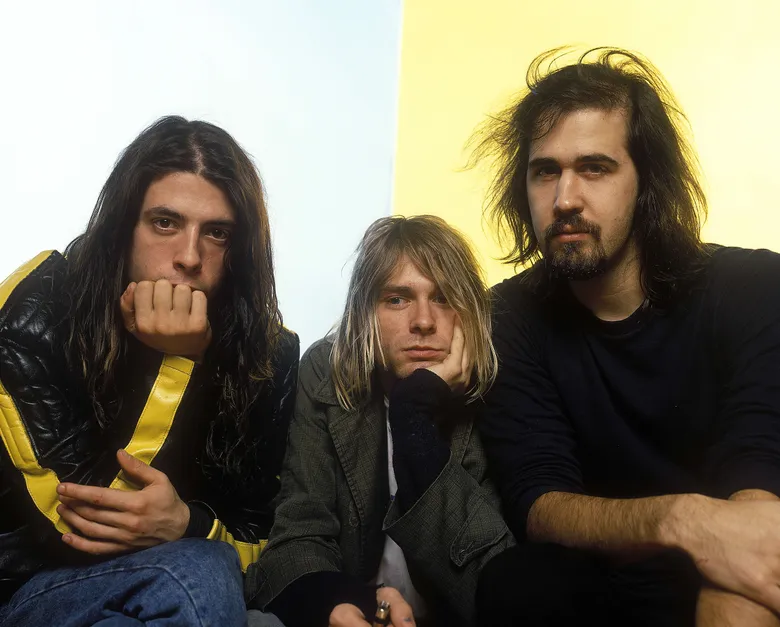 Bandas musicales que se separaron, pero sus canciones son inmortales 2 202205231135MCT PHOTO ENTER MUS COBAIN GUITAR AUCTION ZUM