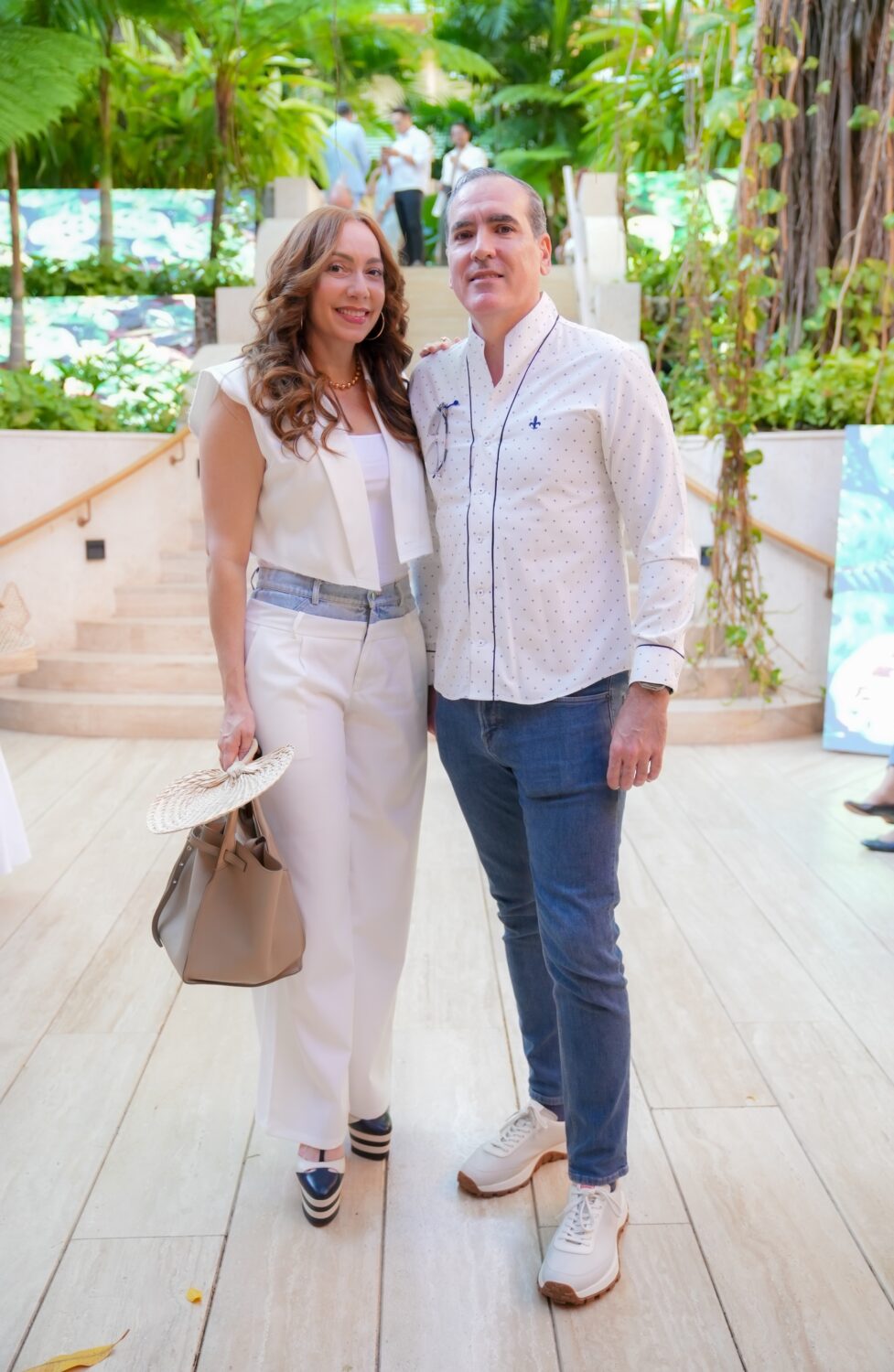 Casa de Moda JENNY POLANCO Presenta su Colección Primavera-Verano 2025 en un Desfile que Fusiona Elegancia y Aventura 5 2512 Miralba Ruiz y Aitor Palacios