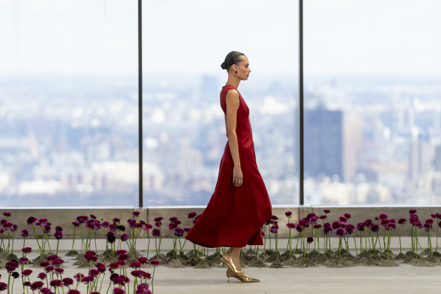 Carolina Herrera recrea un jardín de brillos y colores en la semana de moda de Nueva York 8 60e86e624ace00cf8afb17f0ebecf3aba00d2fd8w