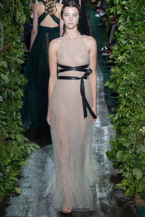 Detalles transparentes en la moda: elegancia y modernidad en cada prenda 6 7dbefbc98698bc6c22904269c6dae1e7