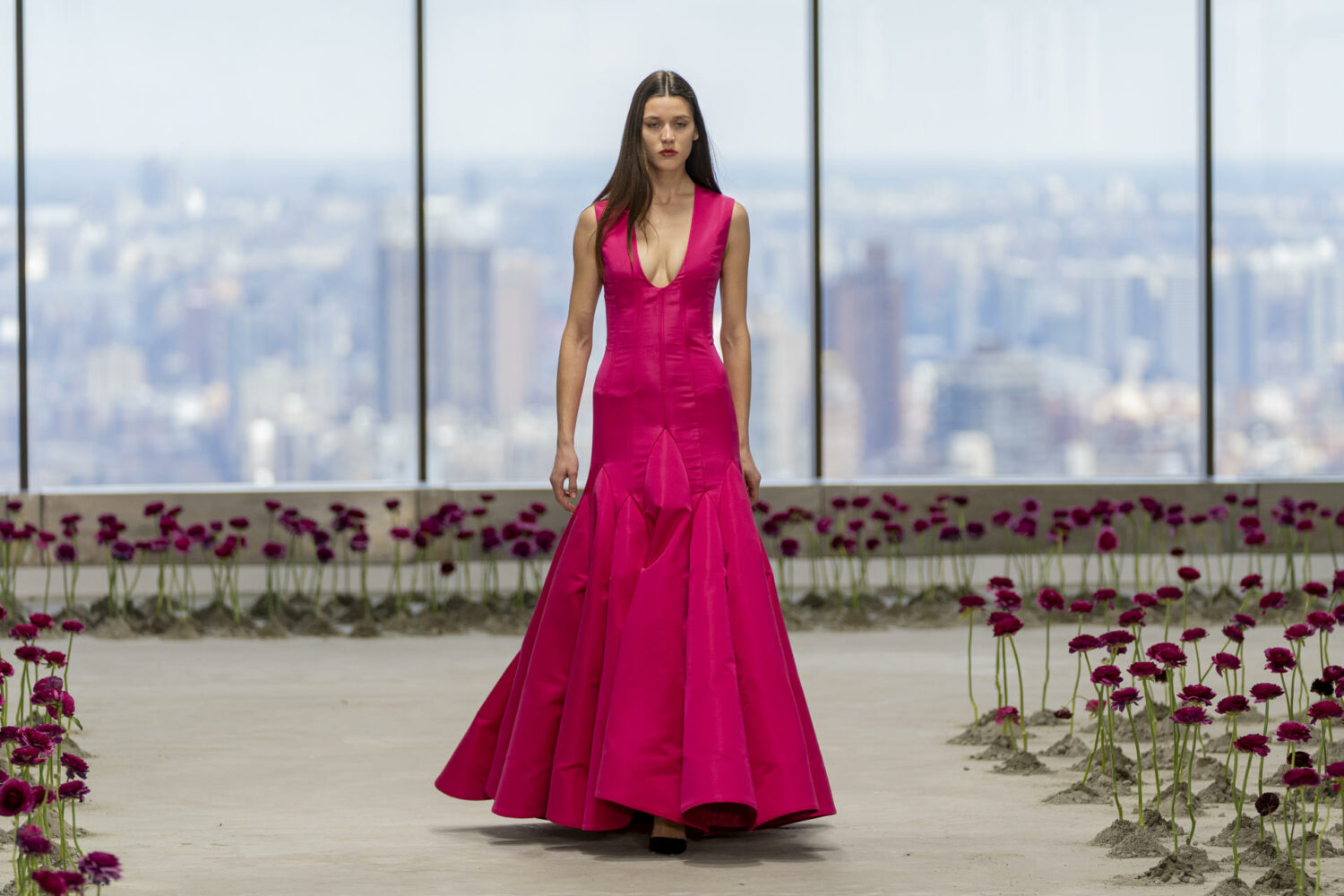 Carolina Herrera recrea un jardín de brillos y colores en la semana de moda de Nueva York 3 9d91027098305d3eb681391d69acc0cd85481ebaw