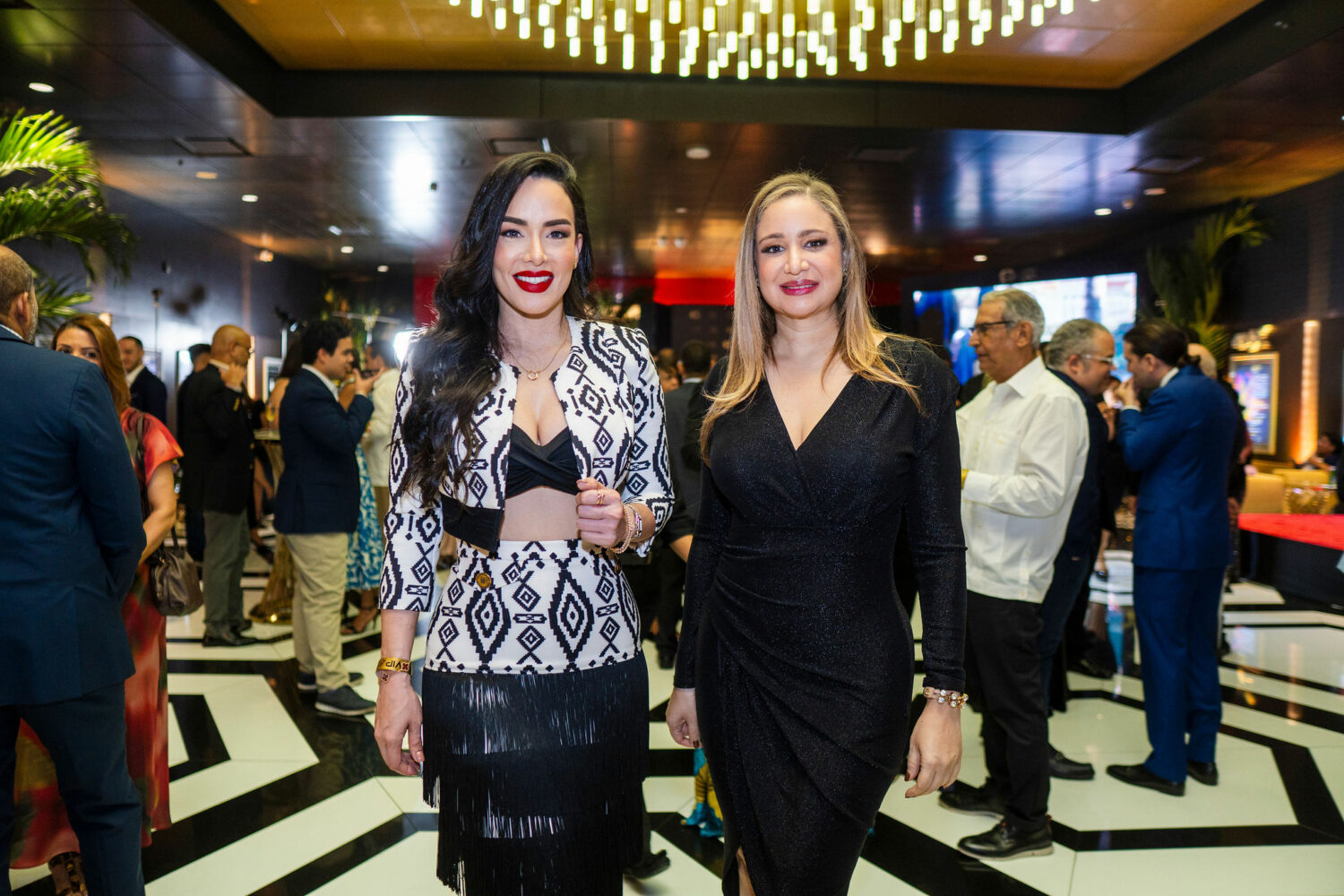 7 Isaura Taveras y Natalia Facundo
