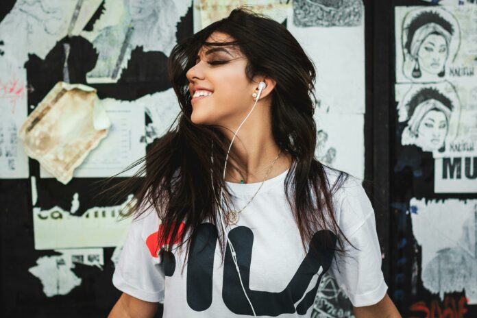 12 canciones que empoderan a la mujer destacando su fortaleza