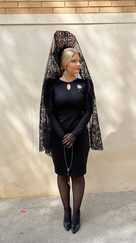 Moda sobria y recatada durante la Semana Santa: elegancia con significado 3 66f2c7fcaa984d59eb732860e463b6b7