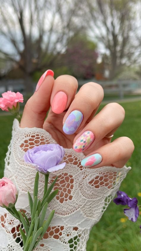 Diseños de uñas coloridos que todas las chicas vamos a querer probar esta primavera 4 badc4a3549ca0f4c0a68bd269349849c