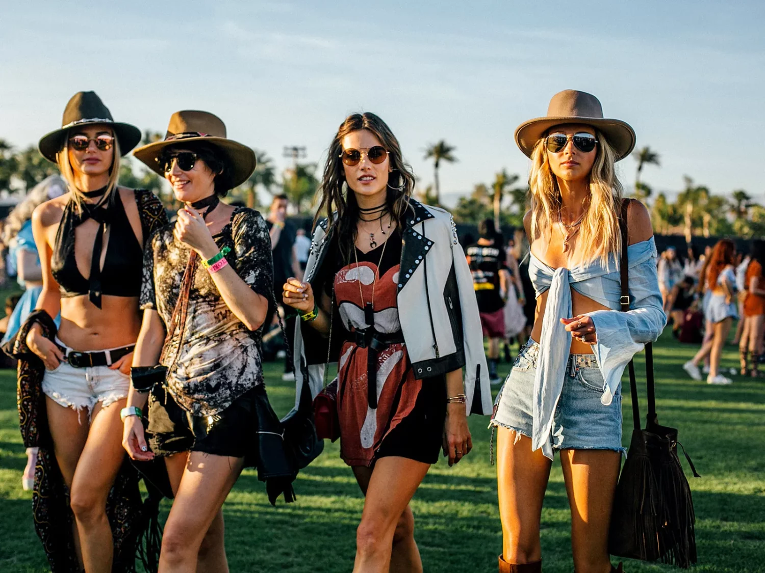 Coachella: Un oasis de música, moda y sueños en el desierto 3 coachella estilo festivales de musica inspiracion moda tendencias 1362