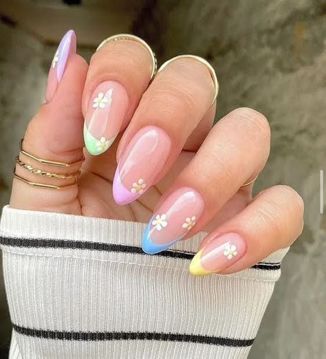Diseños de uñas coloridos que todas las chicas vamos a querer probar esta primavera 7 d2990d749da138136d5fed14e7b7e9fc