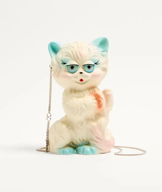 La metamorfosis del bolso: del gato de Valentino al vaso térmico de Balenciaga 6 image 27