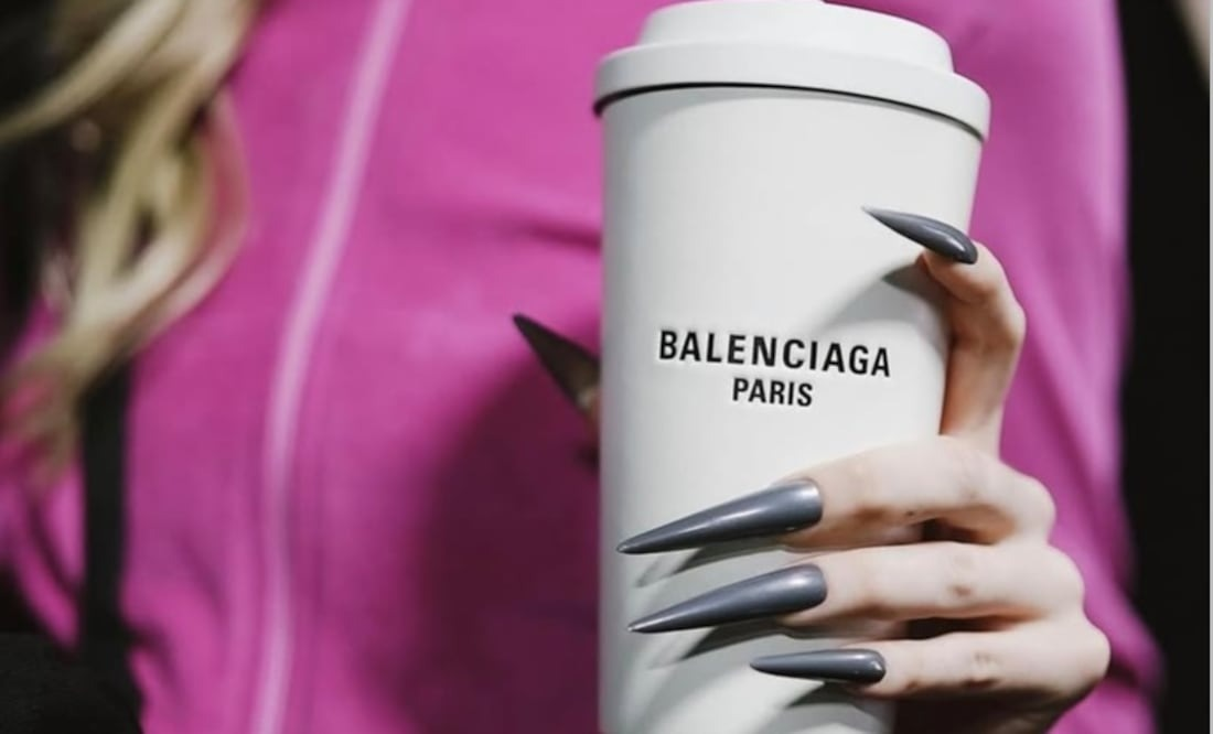 La metamorfosis del bolso: del gato de Valentino al vaso térmico de Balenciaga 2 image 28
