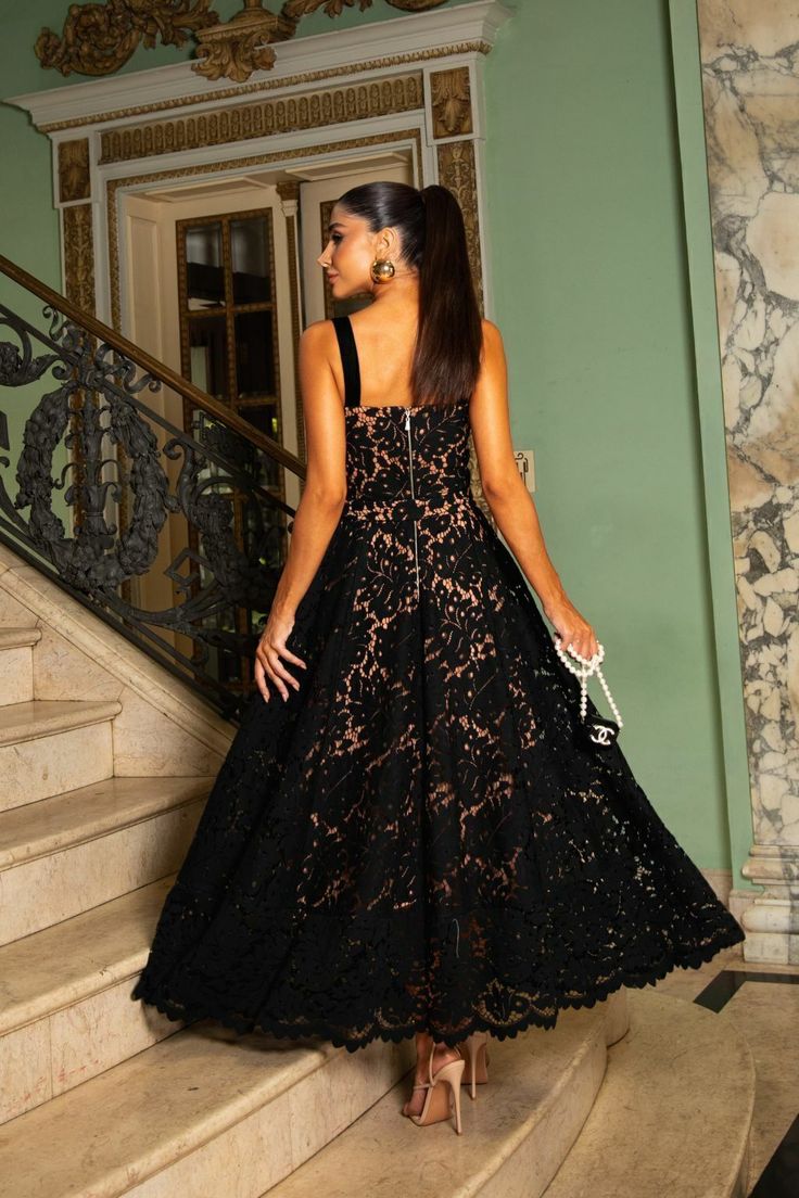 VESTIDO MIDI DE RENDA PRETO MARI