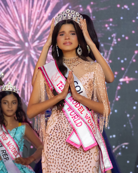Crizttal Zambrano de Colombia ganadora del titulo Teen Model World 2025