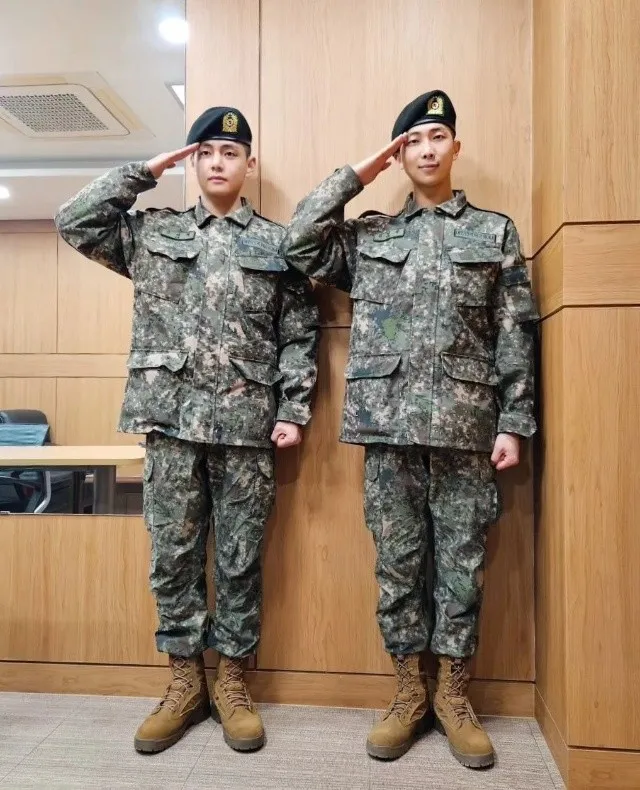 RM y V de BTS concluyen el servicio militar y se preparan para volver a los escenarios 1 v rm bts servicio militar.jpg 1089797187