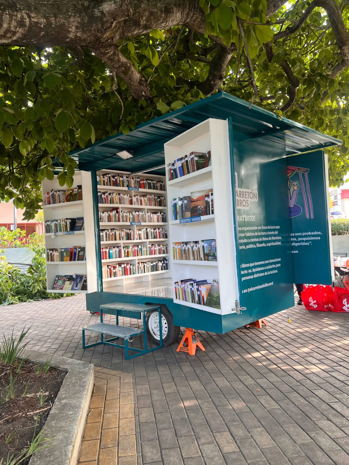 El Carretón de Libros llega a Puerto Plata: una nueva parada para la lectura y la cultura 2 Carretón de Libros