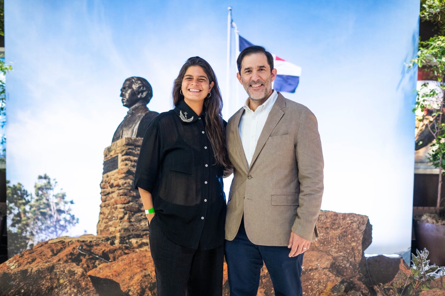 Llega a Cines el documental El Pico Duarte 5 4037 Laura Amelia Guzman y Mario Davalos