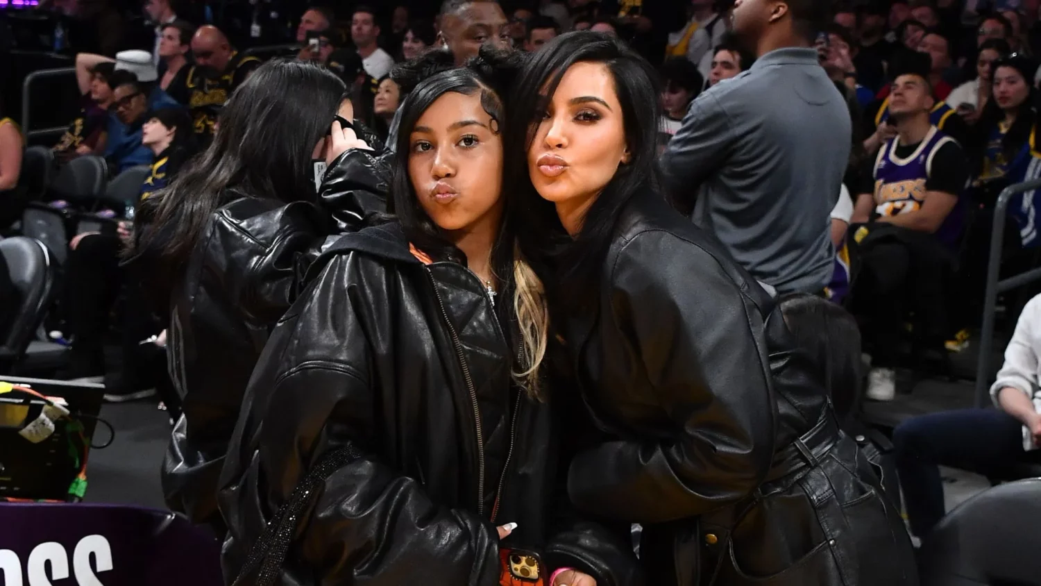 north west hija de kim kardashian genera poleCC81mica