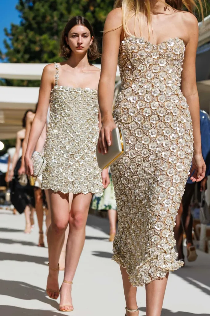 Así fue el desfile Pre-Primavera 2026 de Oscar de la Renta en Lake Tahoe 1 Oscar de la Renta