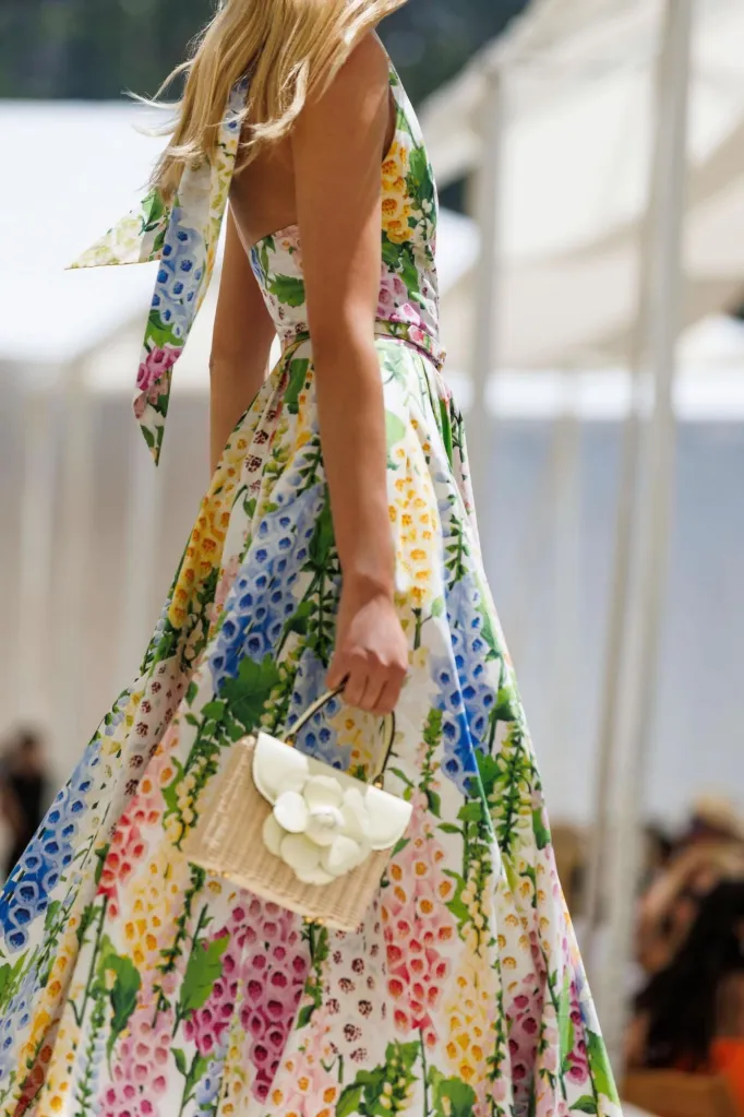 Así fue el desfile Pre-Primavera 2026 de Oscar de la Renta en Lake Tahoe 2 Pre-Primavera 2026