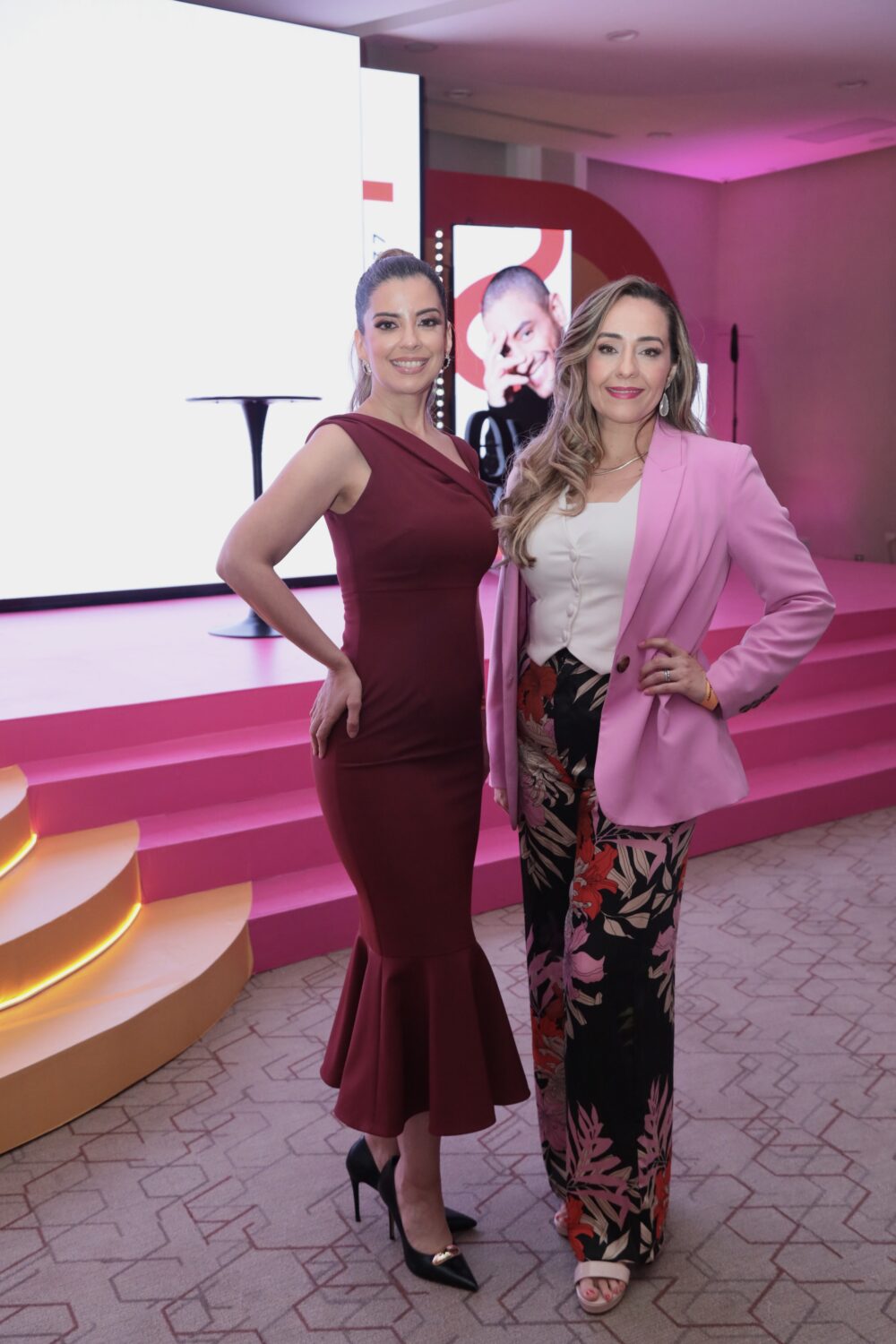 0010 Kris Vinas y Marcella Barrios