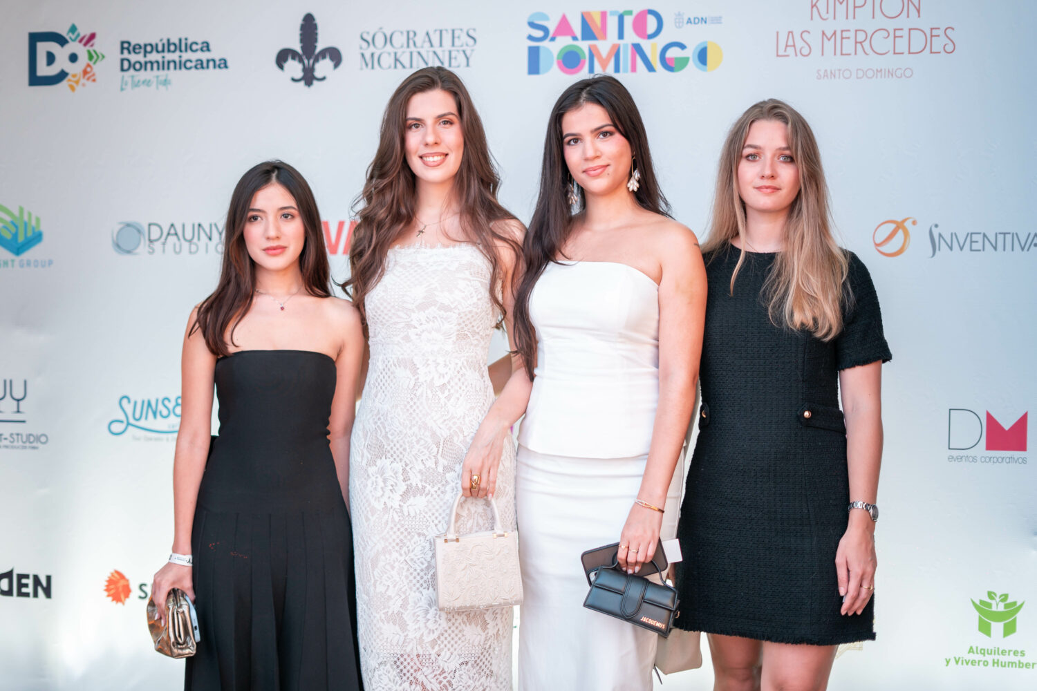 0662 Valerio Vivanco Kristina Kasic Camila Jaquez y Margot Wiriath