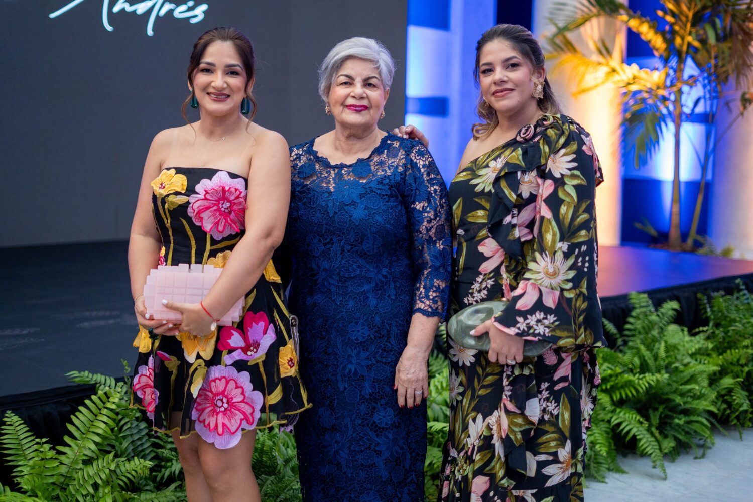 2042 Patricia Mendez Agustina Mendez y Madelyn Mendez