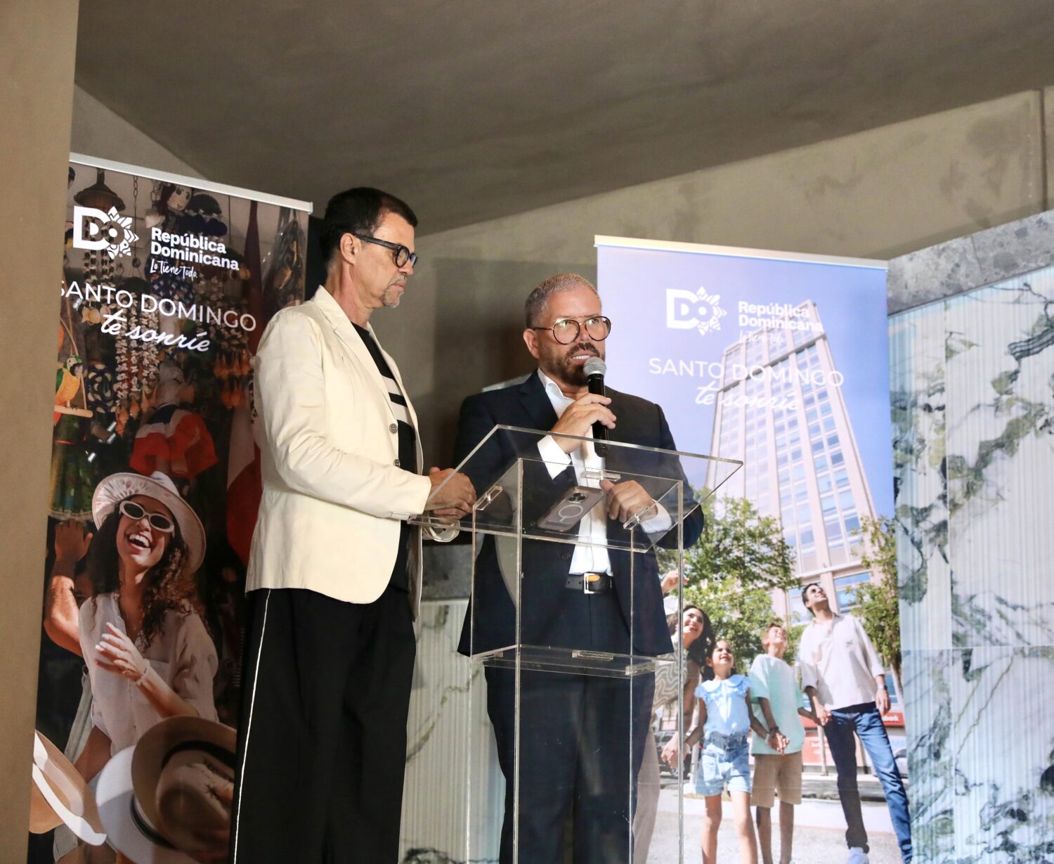 4 Carlos Bermudez Presidente San Juan Moda y Socrates McKinney Presidente de RD Bridal Week