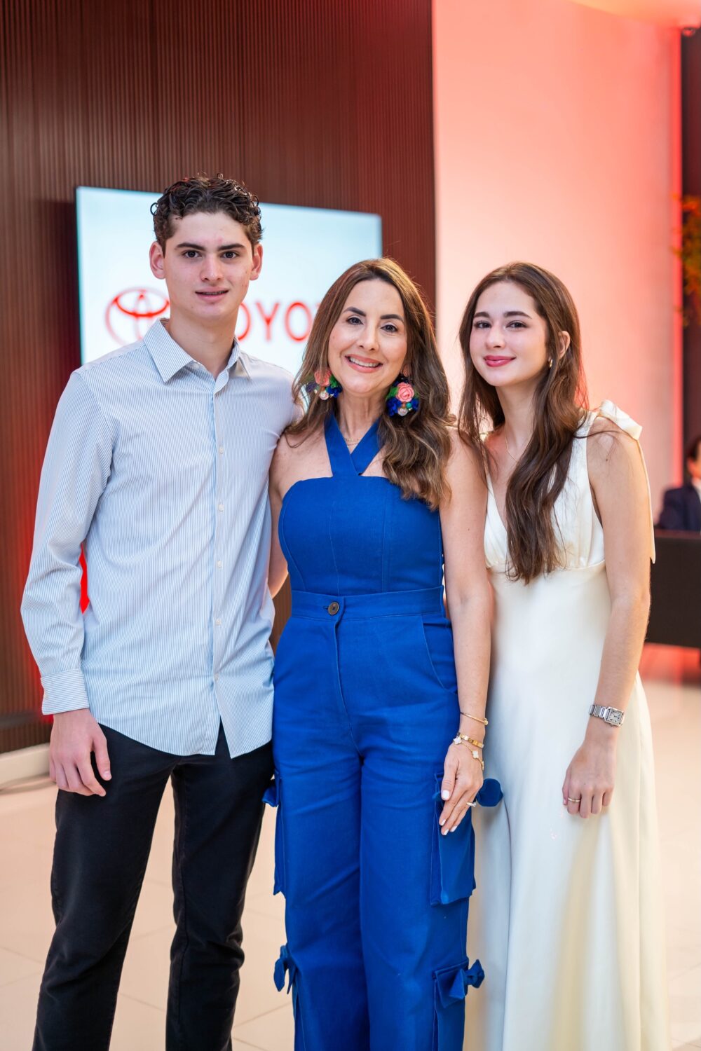 Auto Asesores inaugura nuevo y moderno showroom Toyota 3 9008 Lucas Pena Laura Gamundi y Cristina Pena