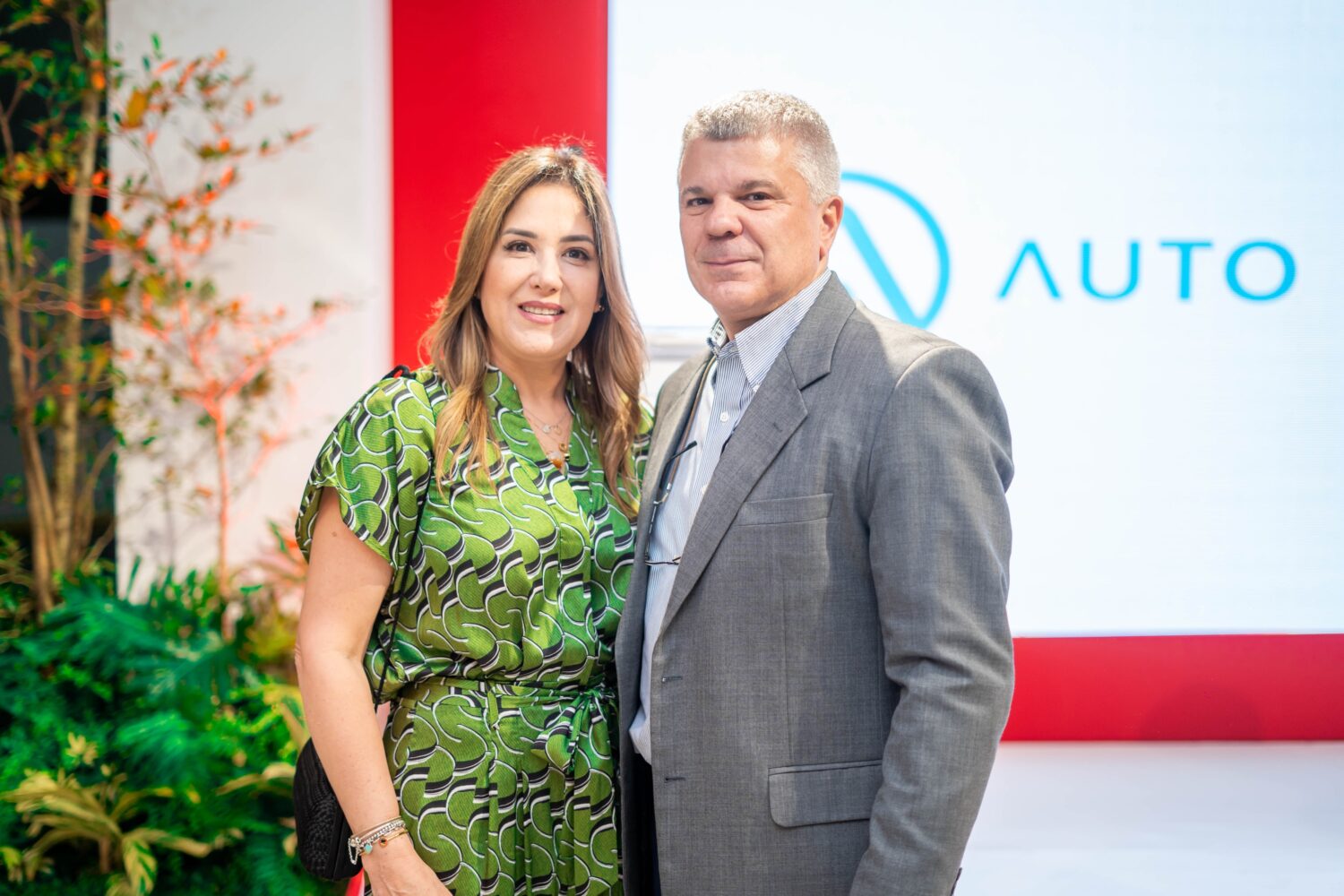 Auto Asesores inaugura nuevo y moderno showroom Toyota 4 9078 Sarah de Roldan y Jaime Roldan