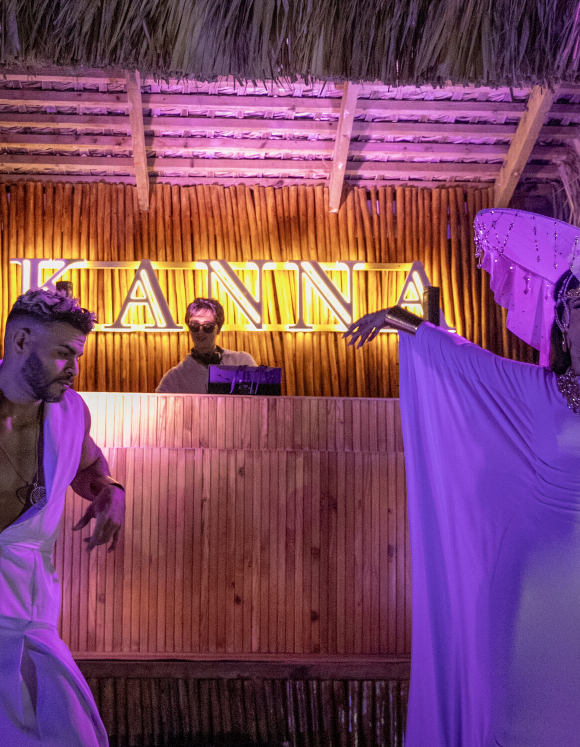KANNA Beach Flavors: el nuevo spot en Paradisus Palma Real Punta Cana 2 Dj Imatoloso durante fiesta blanca de inauguracion