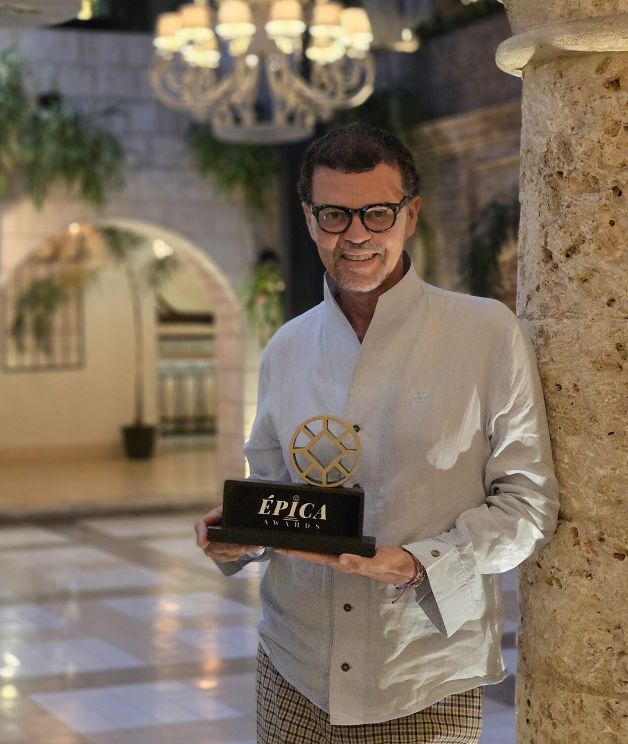 Sócrates McKinney es reconocido como Embajador de Destino en los EPICA Awards en Querétaro, México 1 Sócrates McKinney
