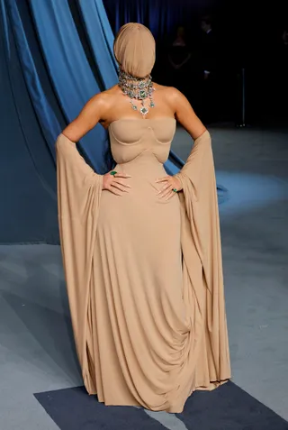 Kim Kardashian y el look más comentado en la Gala del Museo de la Academia 2025 1 Kim Kardashian