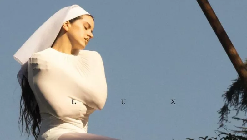 Rosalia toma Times Square para anunciar LUX su nuevo disco