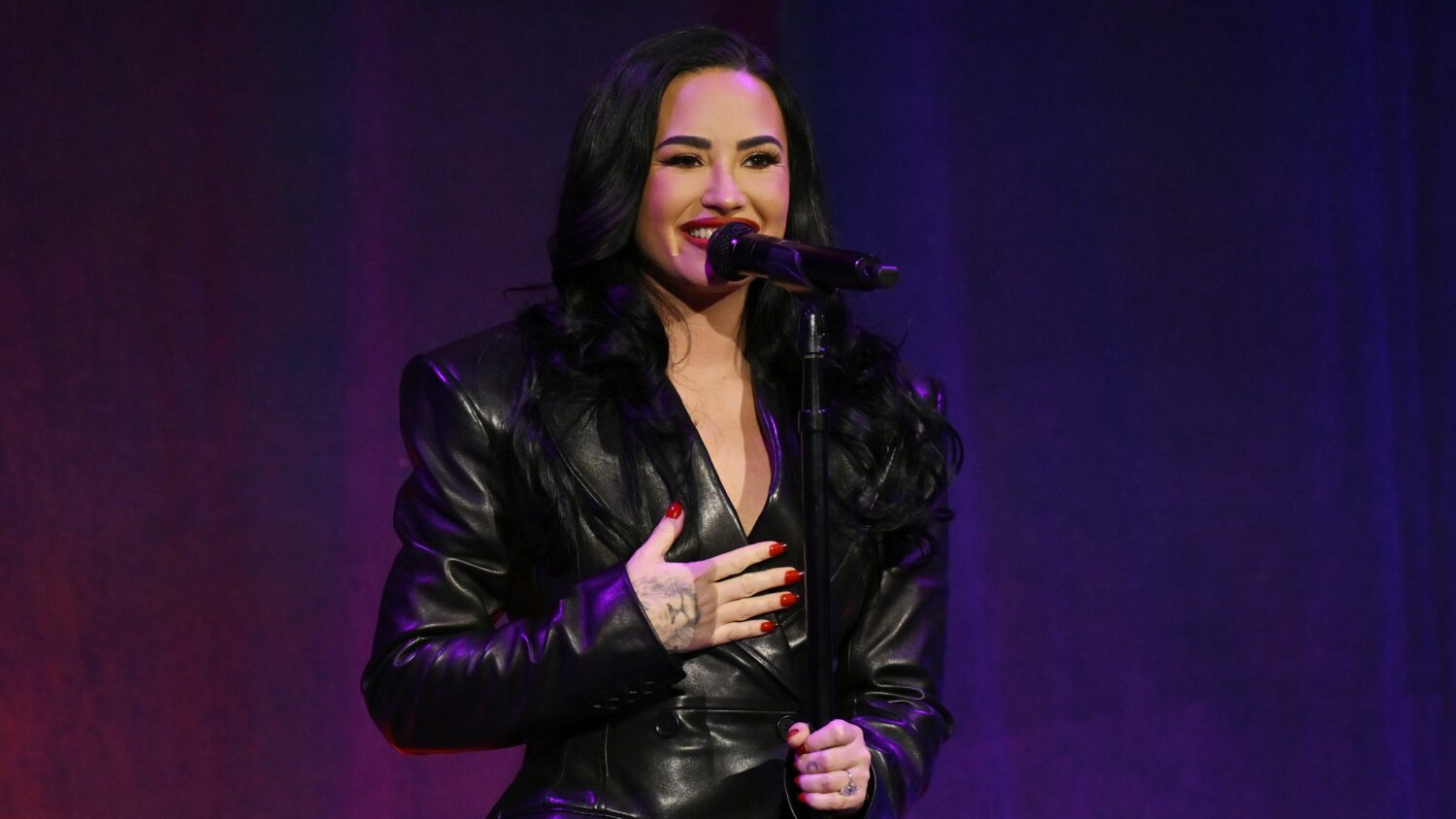 Demi Lovato regresa con “Kiss” y prepara a sus fans para su próximo álbum 2 Demi Lovato