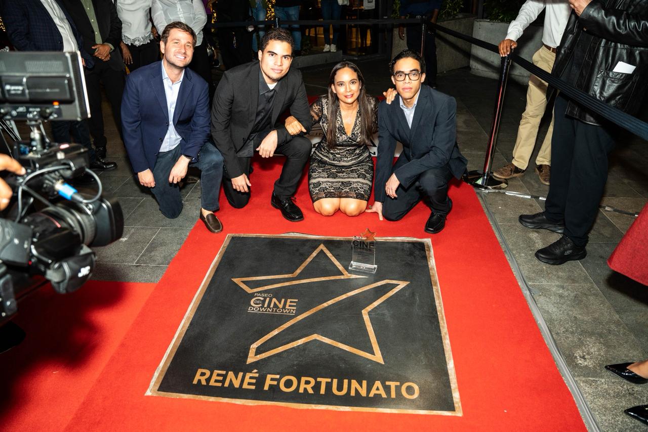 María Castillo, José María Cabral, René Fortunato y Peyi Guzman exaltados al “Paseo del Cine Downtown” 4 Familia Rene Fortunato 1