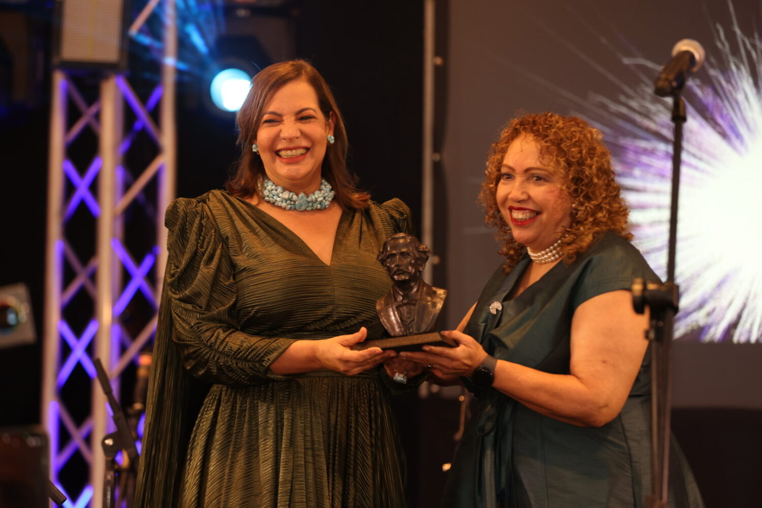 Gisselle Mancebo y Dominga Morales