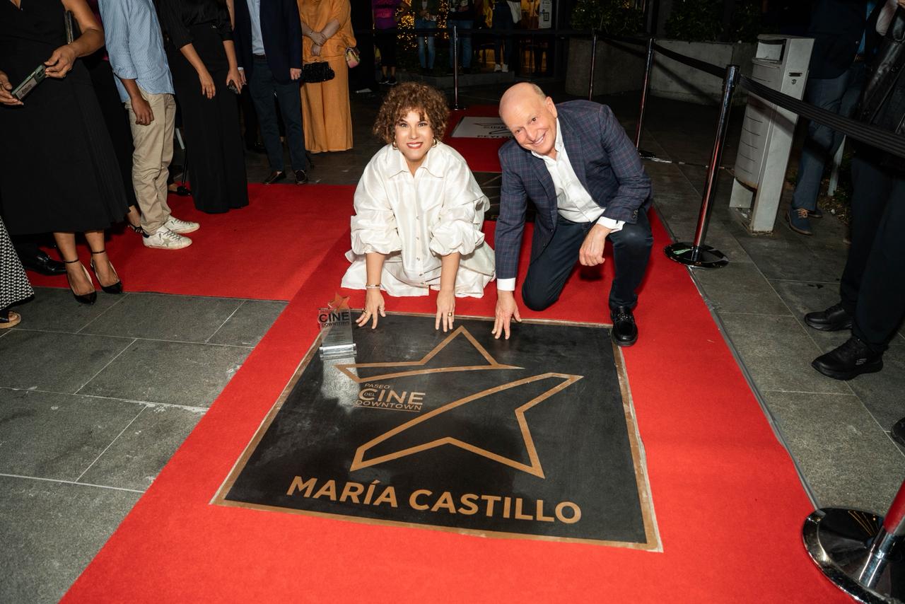 María Castillo, José María Cabral, René Fortunato y Peyi Guzman exaltados al “Paseo del Cine Downtown” 3 Maria Castillo y Robert Carrady