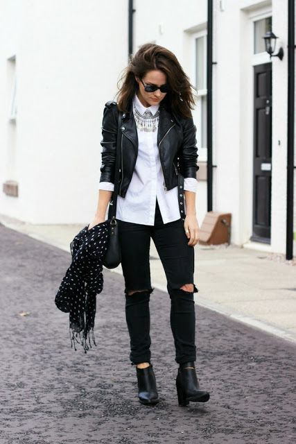 Chaqueta de cuero, jeans y camiseta blanca, prendas atemporales 7 image
