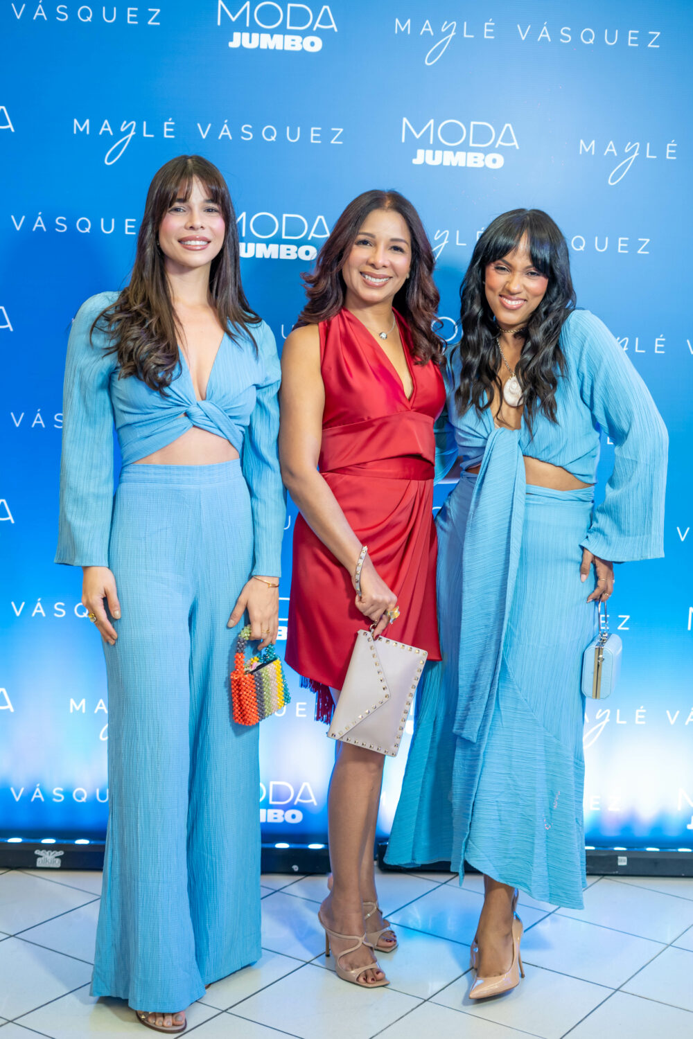 6951 Pamela Abreu Karina Fabian y Airam Toribio